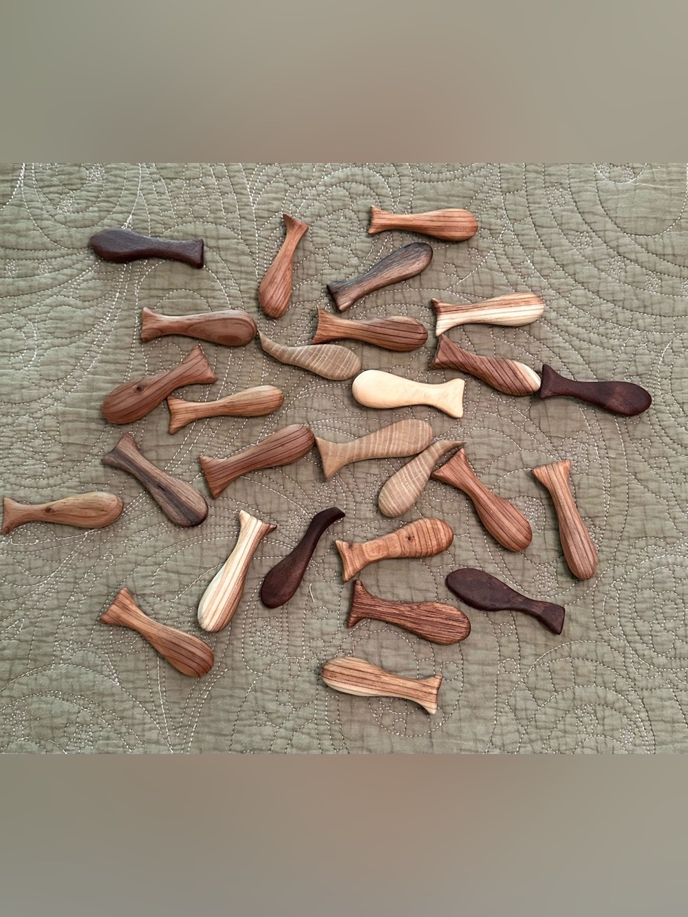 Hand carved • mixed woods • Collection of fish